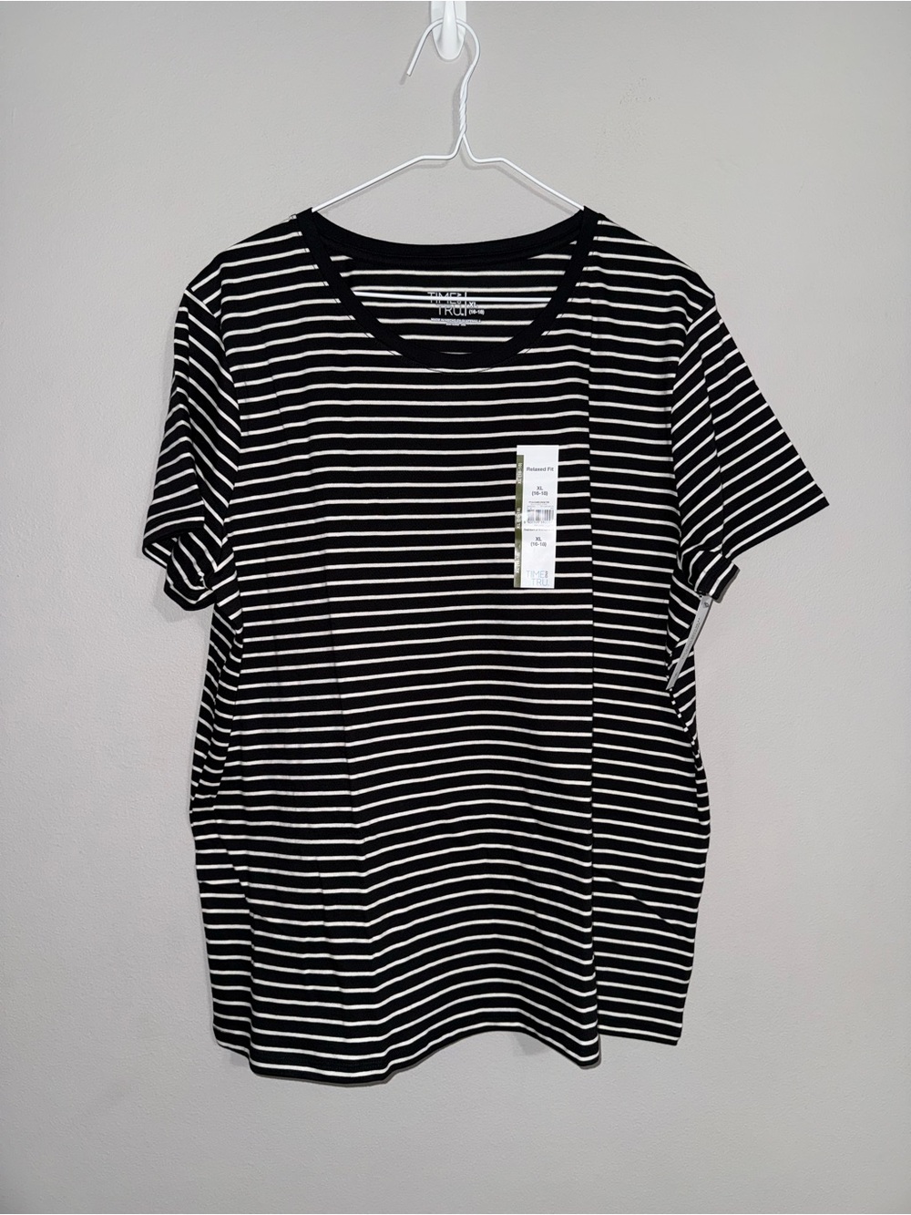 Time and Tru Women’s Black & White Striped Crewneck Tee XL